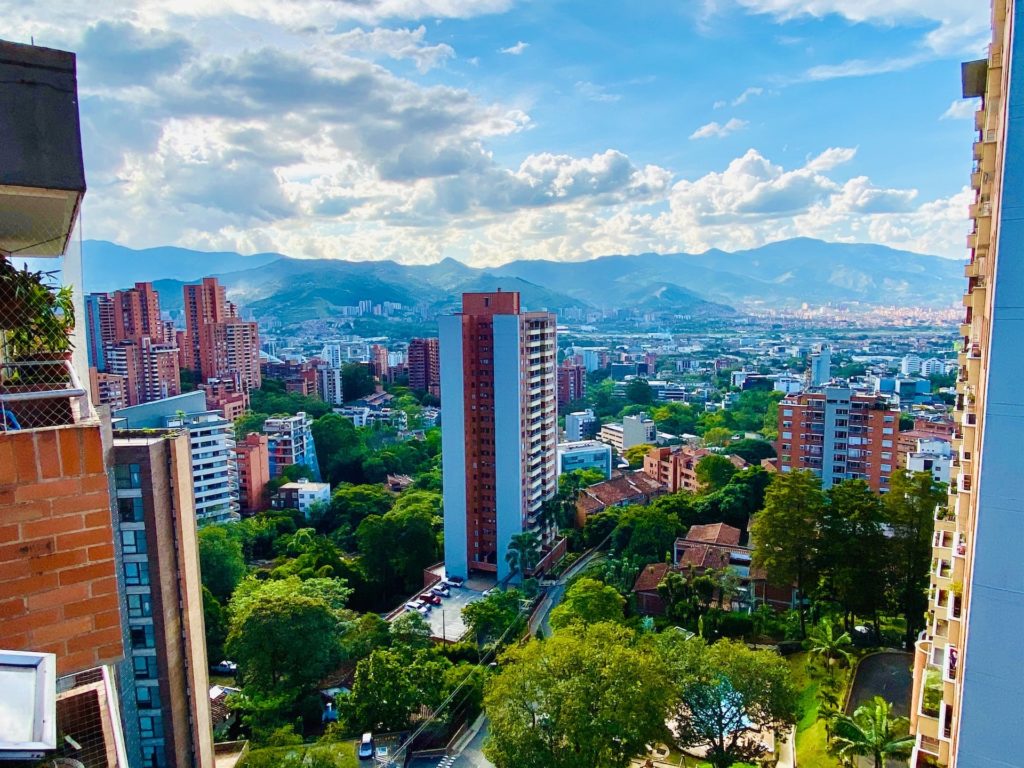 S'expatrier à Medellin dans le quartier de El Poblado quand on est infopreneur